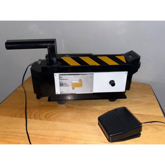 Wal-Mart Exclusive 2019 GHOSTBUSTERS Ghost Trap with Foot Pedal by Imagine - Picture 7 of 13